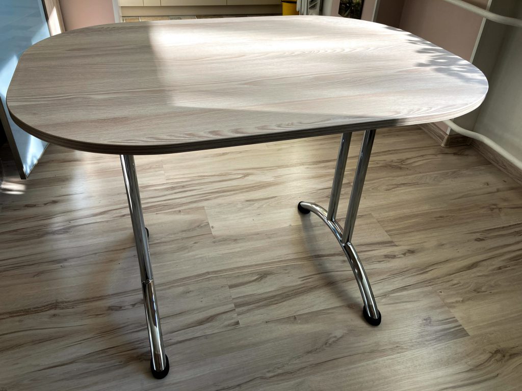 Antaris made oval kitchen table with nickel-plated legs