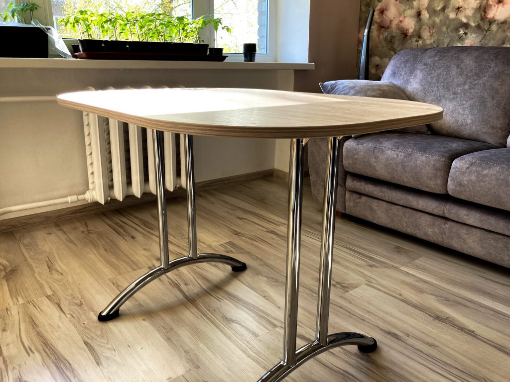 Antaris made oval kitchen table with nickel-plated legs